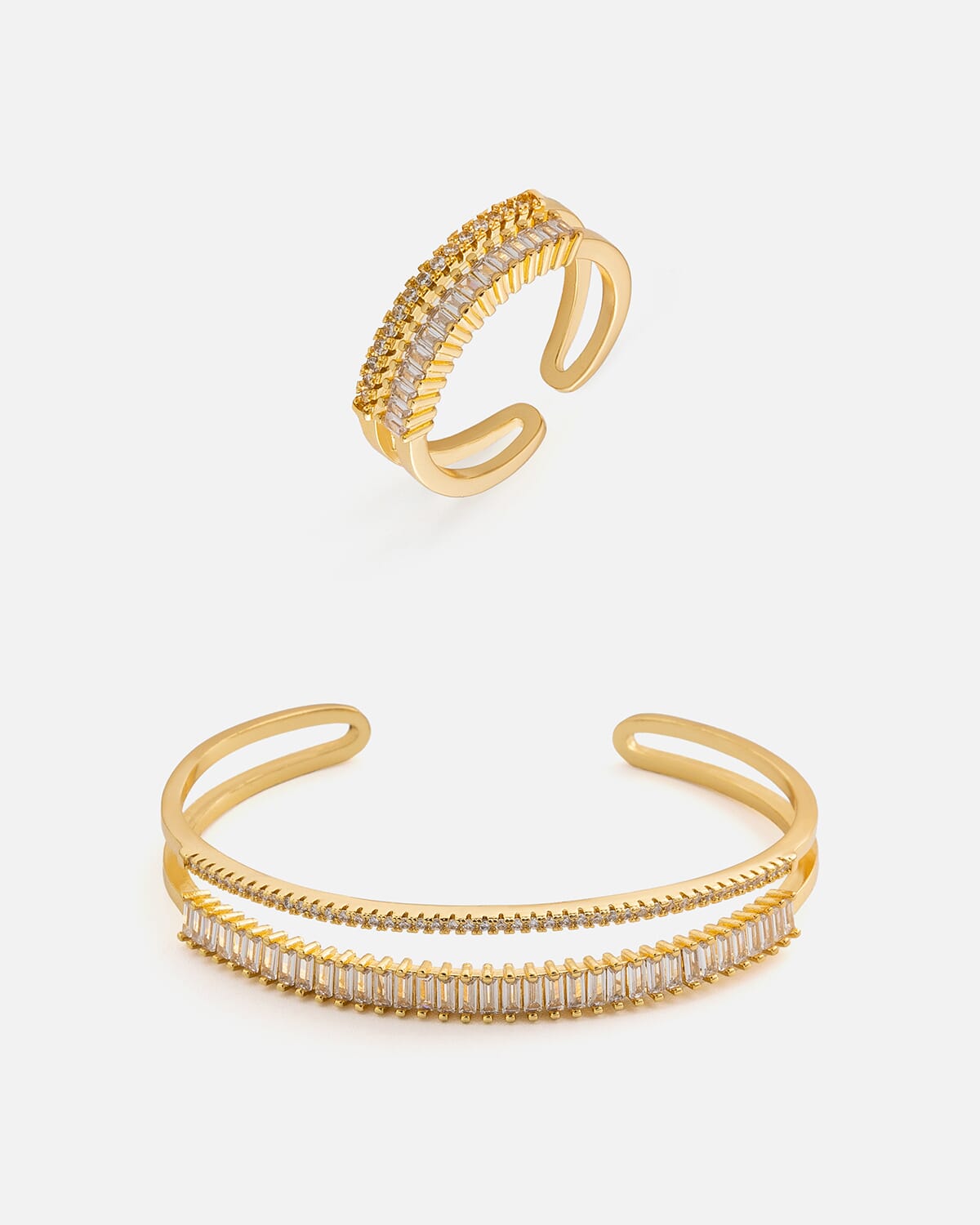 ‎ طقم نسائي فينشي أنيق بلون ذهبي